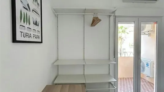 Rooms in Valencia Extramurs - photo 5