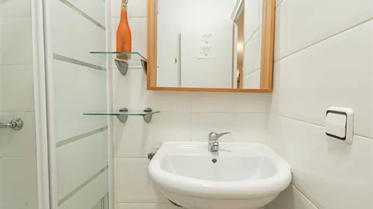 Rooms in Barcelona Eixample - photo 10