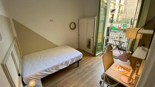 Rooms in Barcelona Ciutat Vella - photo 8