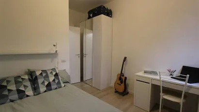 Room for rent in Milano Zona 6 - Barona, Lorenteggio, Milan