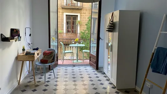 Rooms in Barcelona Ciutat Vella - photo 1