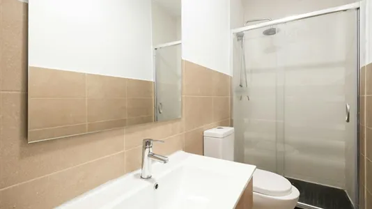 Rooms in Madrid Centro - photo 9