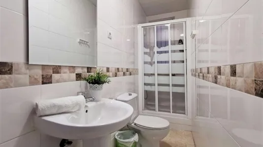 Rooms in Madrid Retiro - photo 9