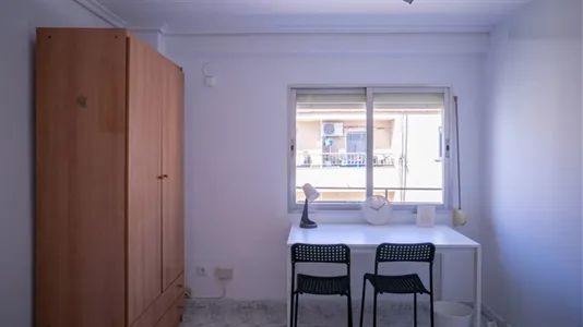 Rooms in el Camí de Vera - photo 4