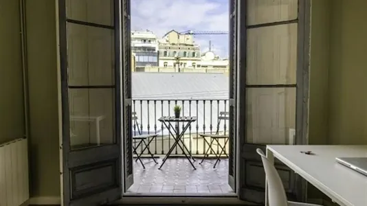 Rooms in Barcelona Eixample - photo 2