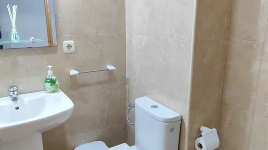 Rooms in Almería - photo 8