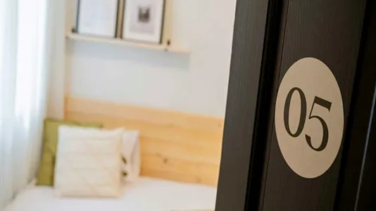 Rooms in Madrid Centro - photo 8