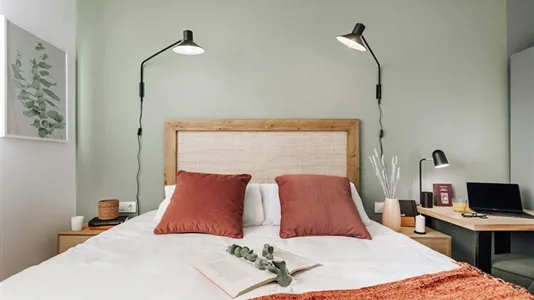 Rooms in Barcelona Eixample - photo 2