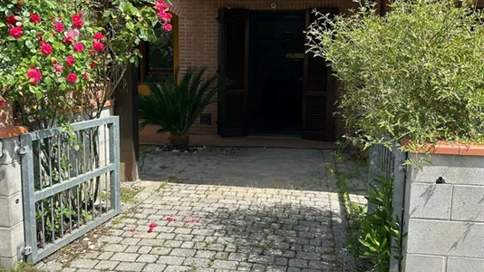 Houses in Pontedera - photo 2