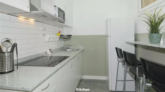 Rooms in Barcelona Ciutat Vella - photo 8