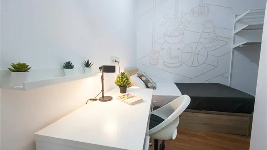 Rooms in Barcelona Ciutat Vella - photo 2