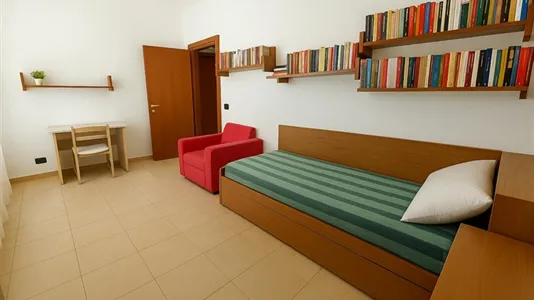 Rooms in Milano Zona 8 - Fiera, Gallaratese, Quarto Oggiaro - photo 2