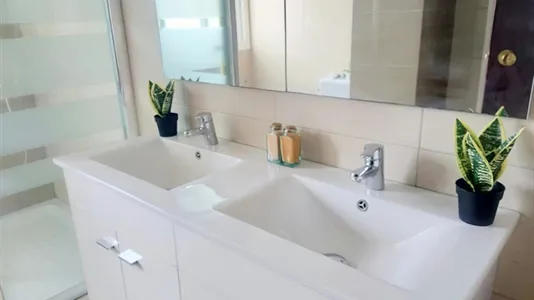 Rooms in Paterna - photo 7