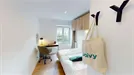 Room for rent, Paris 9ème arrondissement, Paris, &lt;span class=&quot;blurred street&quot; onclick=&quot;ProcessAdRequest(11936208)&quot;&gt;&lt;span class=&quot;hint&quot;&gt;See streetname&lt;/span&gt;[xxxxxxxxxxxxx]&lt;/span&gt;