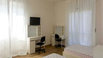Room for rent in Milano Zona 6 - Barona, Lorenteggio, Milan