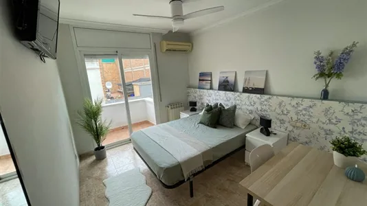 Rooms in Cornellà de Llobregat - photo 2
