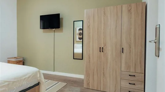 Rooms in Madrid Retiro - photo 3