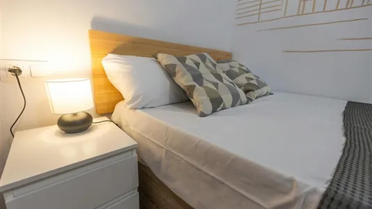 Rooms in Barcelona Ciutat Vella - photo 4