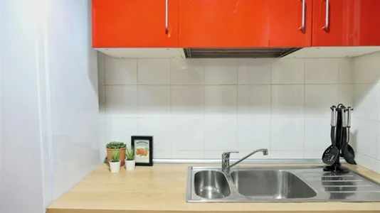 Rooms in Barcelona Sants-Montjuïc - photo 9