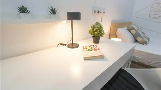 Rooms in Barcelona Ciutat Vella - photo 3