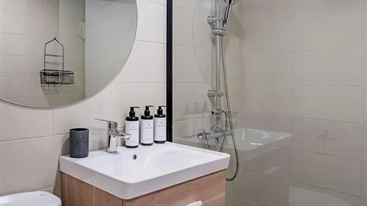 Rooms in Barcelona Ciutat Vella - photo 8