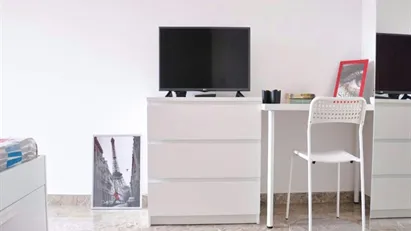 Room for rent in Milano Zona 4 - Vittoria, Forlanini, Milan