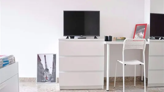 Rooms in Milano Zona 4 - Vittoria, Forlanini - photo 1