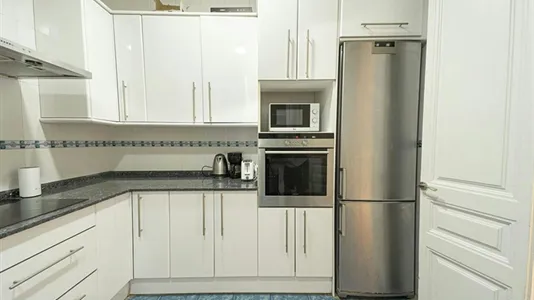 Rooms in Barcelona Ciutat Vella - photo 9