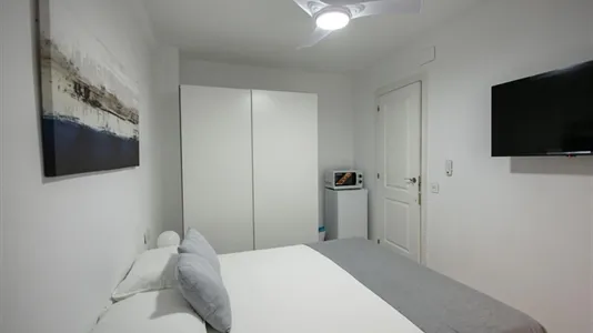 Rooms in El Prat de Llobregat - photo 3
