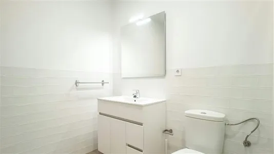 Rooms in Barcelona Eixample - photo 10