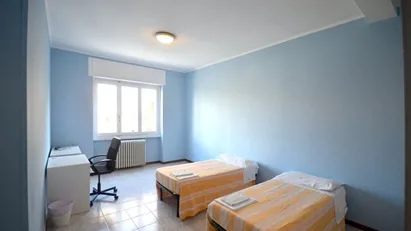 Room for rent in Milano Zona 6 - Barona, Lorenteggio, Milan