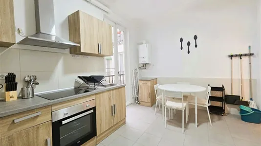 Rooms in Madrid Centro - photo 8