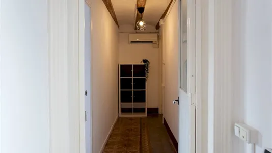 Rooms in Barcelona Ciutat Vella - photo 4