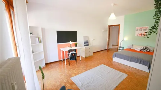 Rooms in Lecco - photo 1