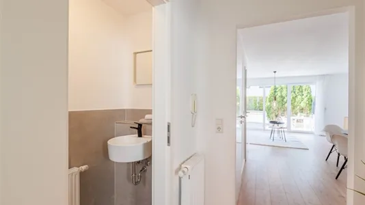 Houses in Esslingen - photo 8