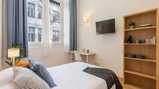 Rooms in Madrid Centro - photo 10