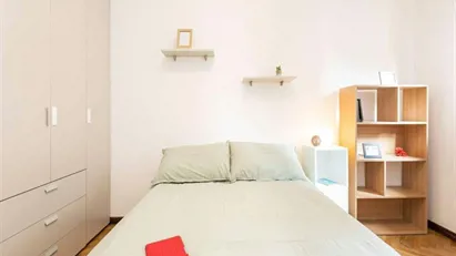 Room for rent in Milano Zona 6 - Barona, Lorenteggio, Milan