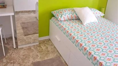 Room for rent in Milano Zona 4 - Vittoria, Forlanini, Milan
