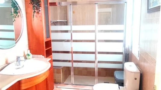 Rooms in Almería - photo 10