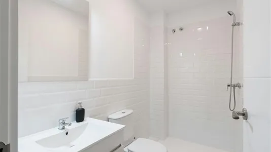 Rooms in Barcelona Ciutat Vella - photo 4