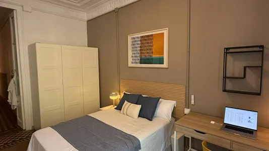 Rooms in Barcelona Eixample - photo 2