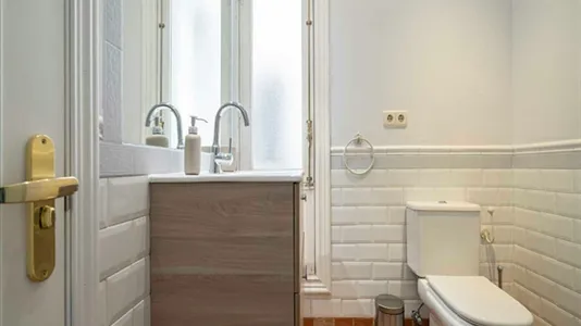 Rooms in Madrid Centro - photo 8