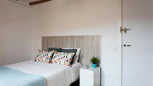 Rooms in Barcelona Ciutat Vella - photo 10