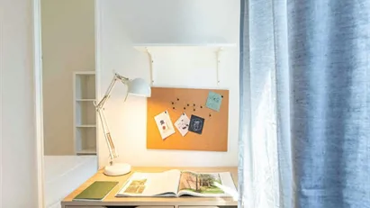 Room for rent in Milano Zona 6 - Barona, Lorenteggio, Milan