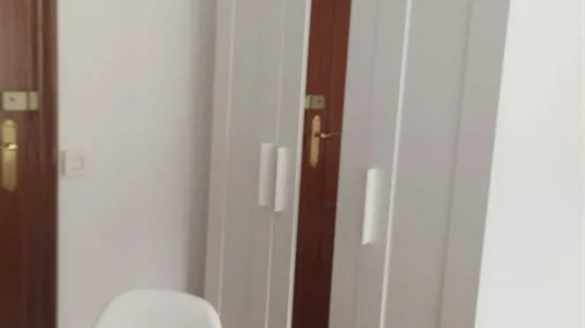 Rooms in Oviedo - photo 3