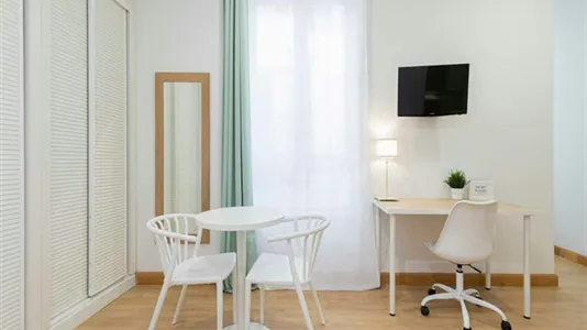 Rooms in Madrid Centro - photo 10