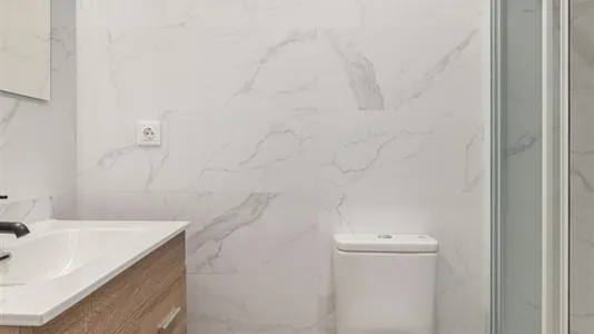 Rooms in Barcelona Eixample - photo 8