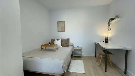 Rooms in El Prat de Llobregat - photo 2