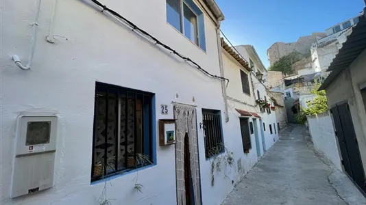 Houses in Calles - photo 1