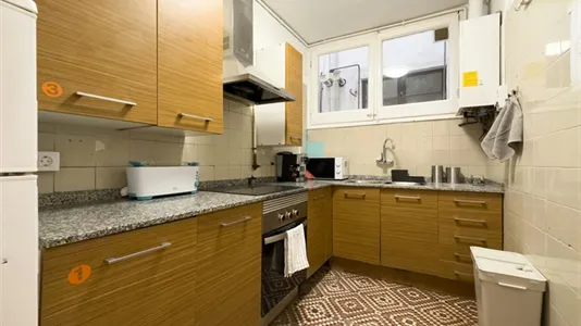 Rooms in Barcelona Ciutat Vella - photo 8